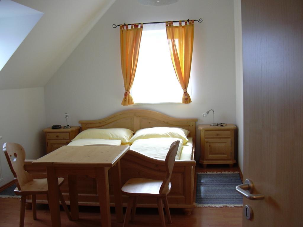 Weingut Gaestezimmer Gruber Ehrenhausen Cameră foto
