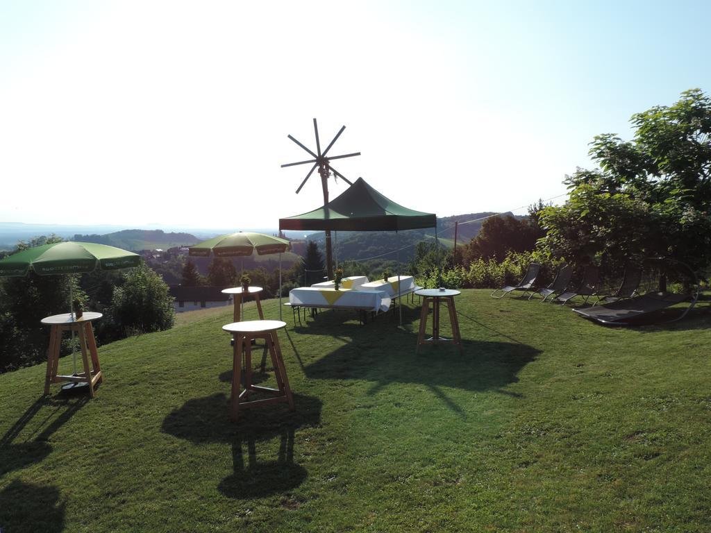 Weingut Gaestezimmer Gruber Ehrenhausen Exterior foto